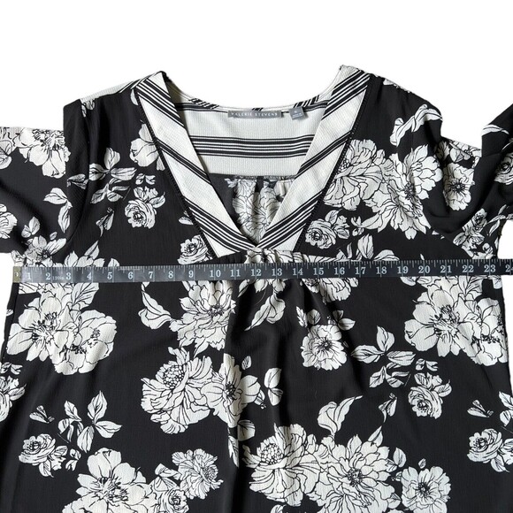 Valerie Stevens XL Black & White Floral Bell Sleeve Blouse, Crepe Top NEW NWT - Picture 6 of 9